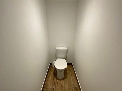 Grand 1 pièce Semi-Meublé A LOUER - ST ETIENNE QUARTIER DES URSULES - 41.99 m2 - 495 € charges comprises par mois