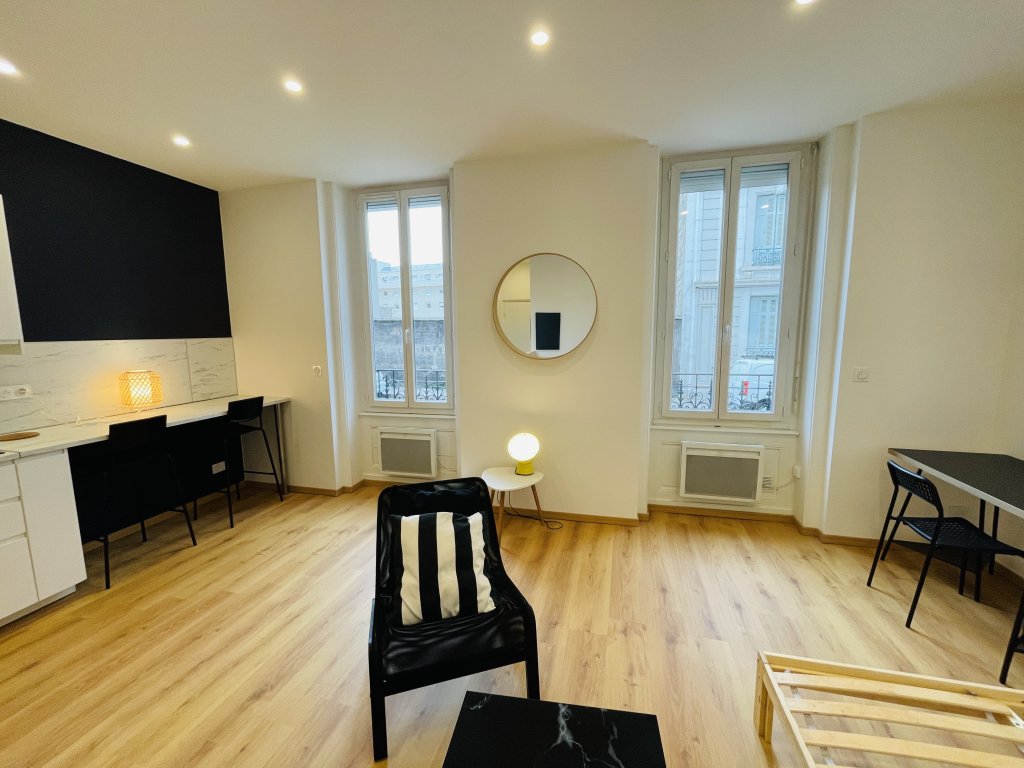 APPARTEMENT T1 - ST ETIENNE Quartier Tréfilerie - 29.96 m2 - LOU&Eacute;