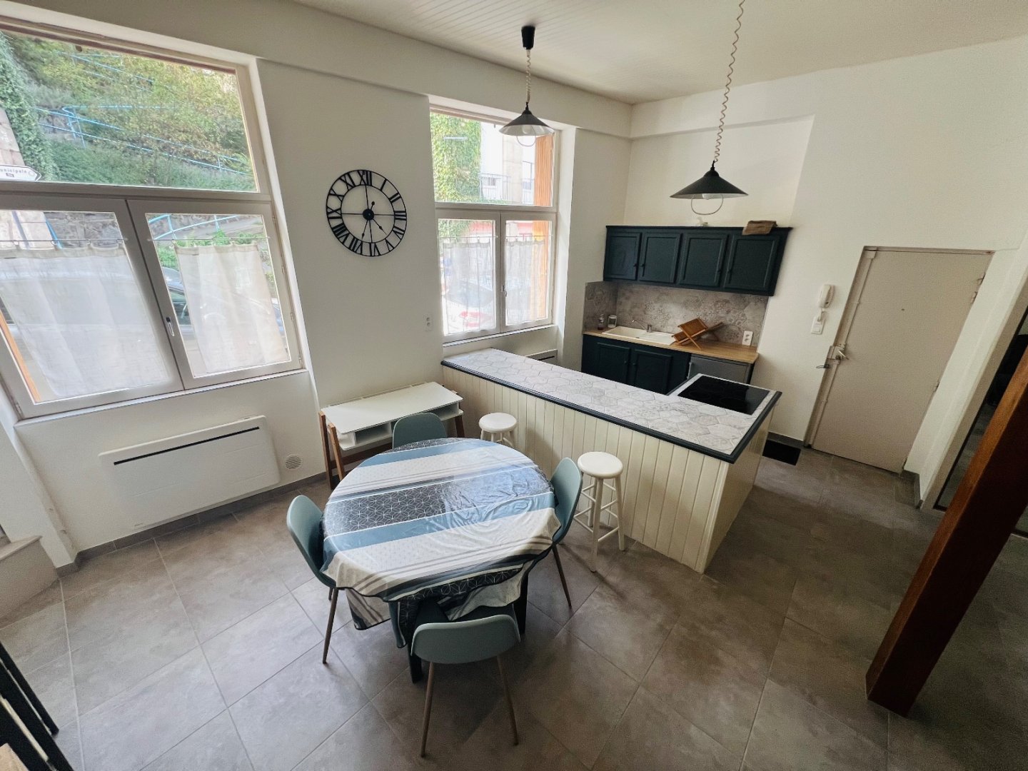 T1 de 32 m2 plus chambre en mezzanine - ST ETIENNE Hauteur de la place Albert Thomas - 32.43 m2 - VENDU