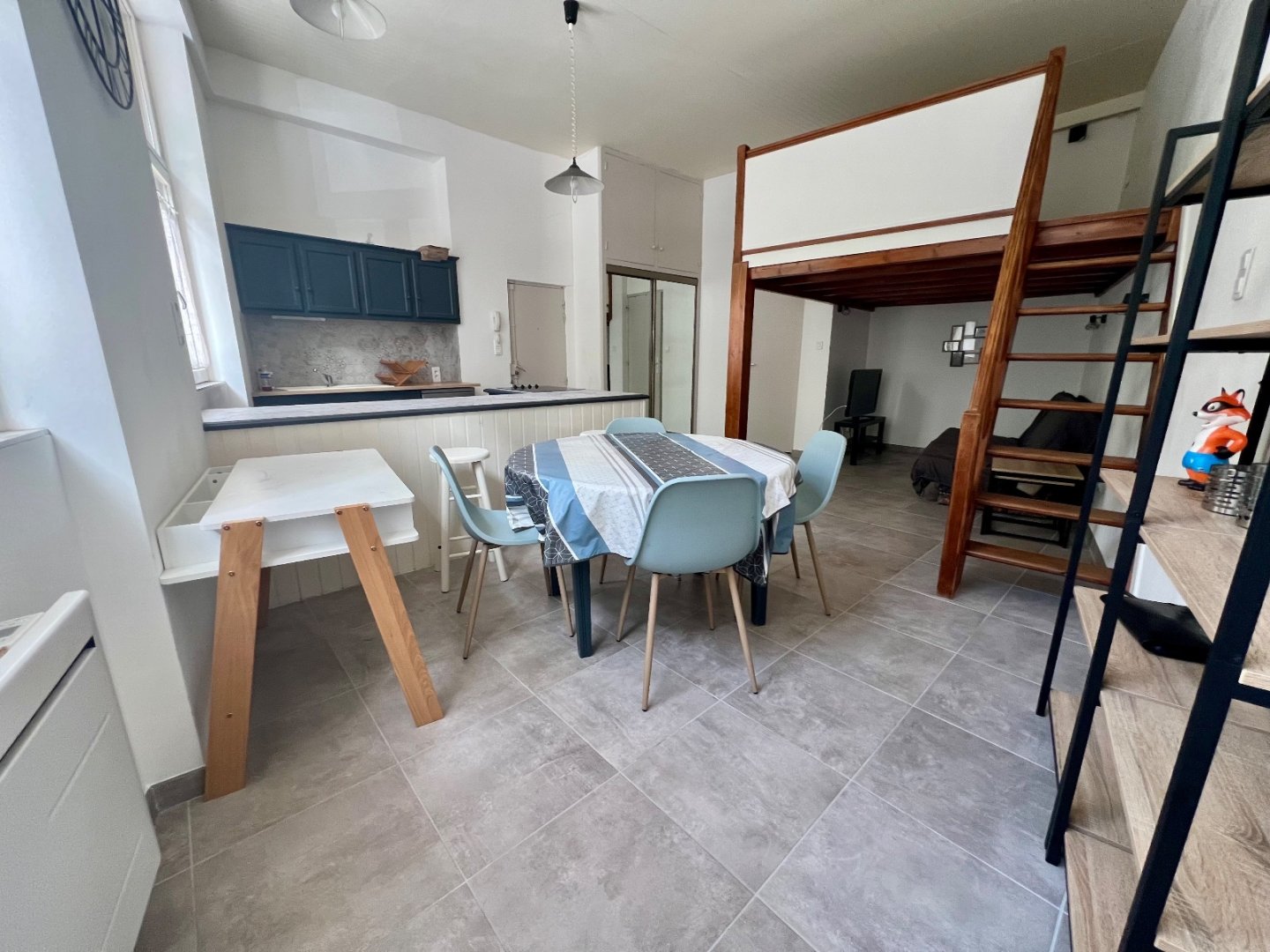 T1 de 32 m2 plus chambre en mezzanine - ST ETIENNE Hauteur de la place Albert Thomas - 32.43 m2 - VENDU