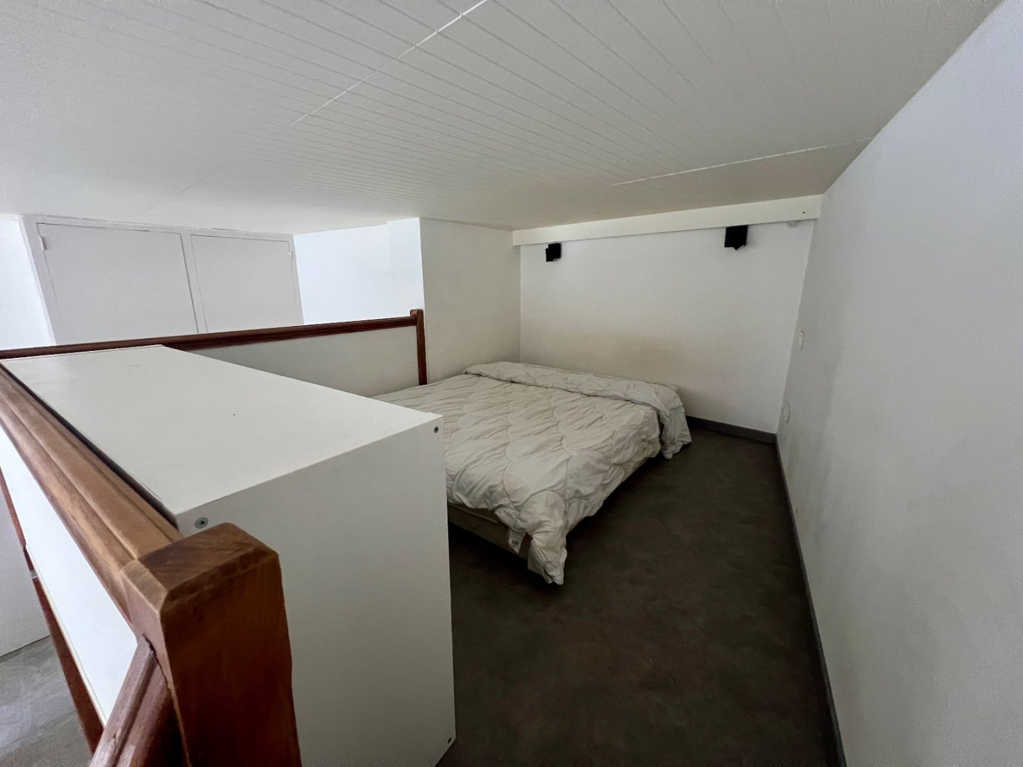 T1 de 32 m2 plus chambre en mezzanine - ST ETIENNE Hauteur de la place Albert Thomas - 32.43 m2 - VENDU