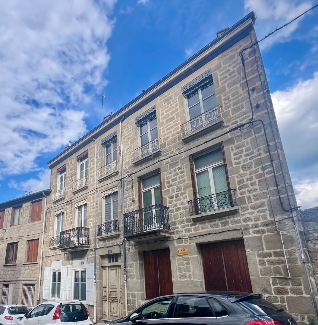 T1 de 32 m2 plus chambre en mezzanine - ST ETIENNE Hauteur de la place Albert Thomas - 32.43 m2 - VENDU