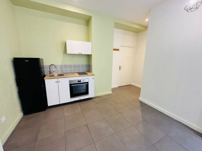 APPARTEMENT T2 A LOUER - ST ETIENNE ALBERT THOMAS/URSULES/LES HALLES - 32.98 m2 - 500 € charges comprises par mois