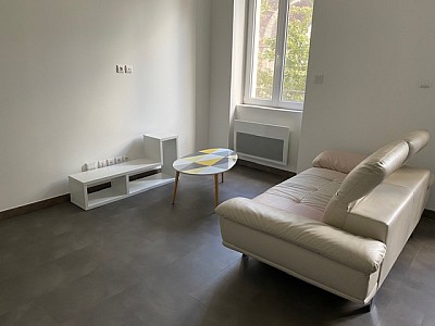 T2 Meublé A LOUER - ST ETIENNE CARNOT/CITE DESIGN - 40.35 m2 - 490 € charges comprises par mois