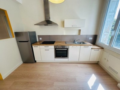 T2 Meublé A LOUER - ST ETIENNE CENTRE II  / TREFILERIE - 46.75 m2 - 515 &euro; charges comprises par mois
