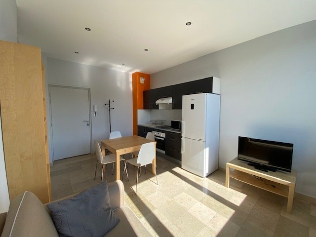 APPARTEMENT T2 - ST ETIENNE CENTRE - 30.3 m2 - LOU&Eacute;