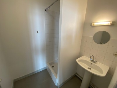 T2 Meublé A LOUER - ST ETIENNE CENTRE VILLE/JACQUARD - 35.2 m2 - 490 &euro; charges comprises par mois