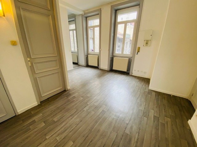 APPARTEMENT T2 A LOUER - ST ETIENNE CENTRE VILLE/REPUBLIQUE/FOURNEYRON - 43.95 m2 - 482 &euro; charges comprises par mois