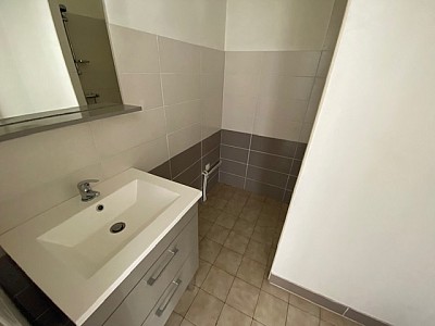 APPARTEMENT T2 - ST ETIENNE COLLINE DES PERES - 56.83 m2 - LOUÉ