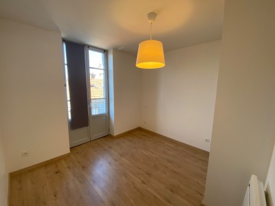 APPARTEMENT T2 A LOUER - ST ETIENNE FAC TREFILERIE/CENTRE II - 31.25 m2 - 460 &euro; charges comprises par mois