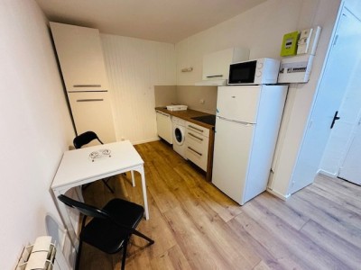 T2 Meubl� A LOUER - ST ETIENNE Fac Tr�filerie - 33.81 m2 - 395�&euro; charges comprises par mois