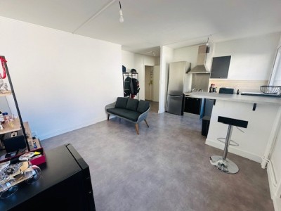 2 pices Semi-quipe A LOUER - ST ETIENNE Grand Poste - 39.11 m2 - 550€ charges comprises par mois