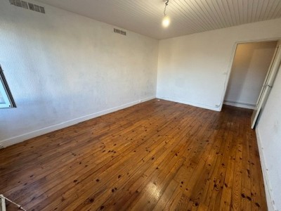 APPARTEMENT T2 A LOUER - ST ETIENNE HAUT DE JACQUARD - 56.7 m2 - 375 € charges comprises par mois