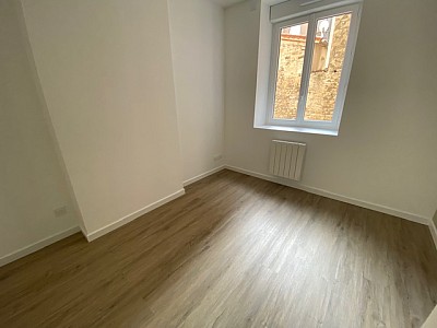 APPARTEMENT T2 A LOUER - ST ETIENNE HOTEL DE VILLE - 30.3 m2 - 465€ charges comprises par mois