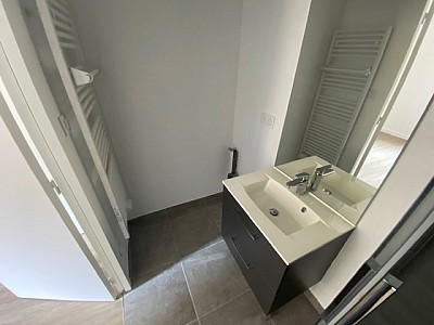 APPARTEMENT T2 A LOUER - ST ETIENNE HOTEL DE VILLE - 30.3 m2 - 465€ charges comprises par mois