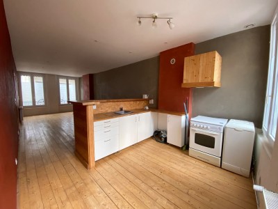 APPARTEMENT T2 A LOUER - ST ETIENNE HYPER CENTRE/DORIAN - 62.88 m2 - 550 € charges comprises par mois