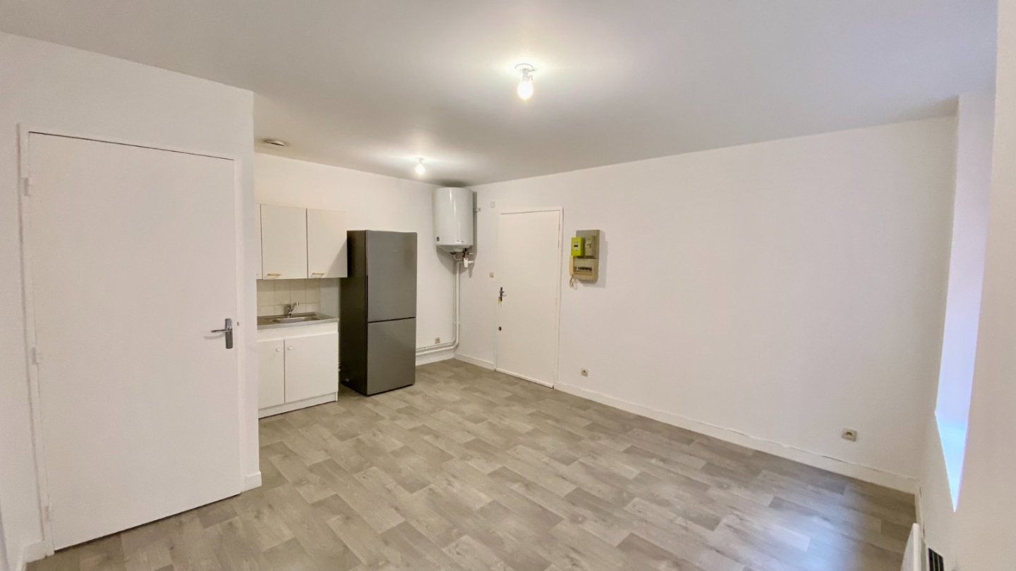 APPARTEMENT T2 - ST ETIENNE JEAN-JAURES - 32.42 m2 - LOU&Eacute;