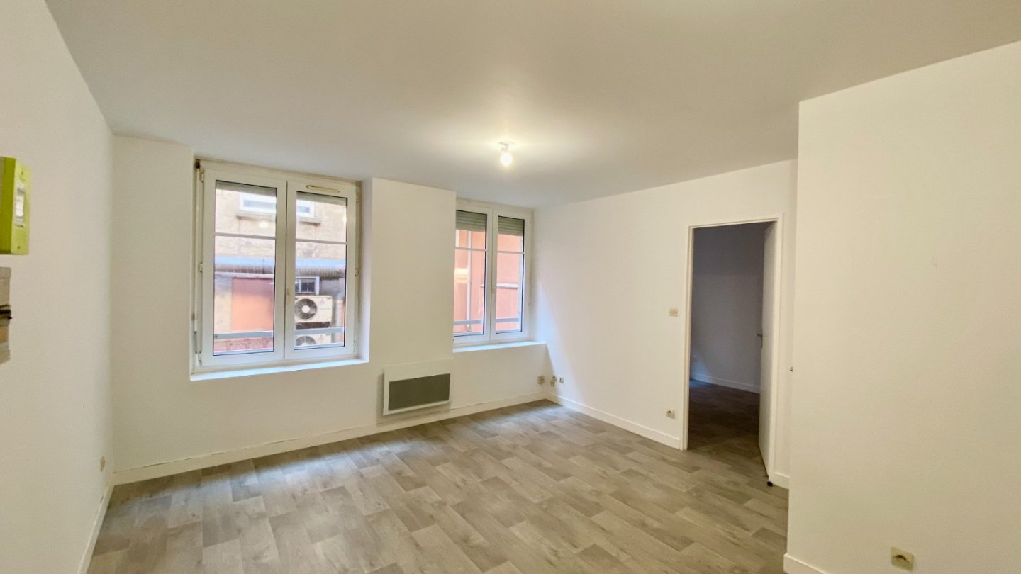 APPARTEMENT T2 - ST ETIENNE JEAN-JAURES - 32.42 m2 - LOU&Eacute;