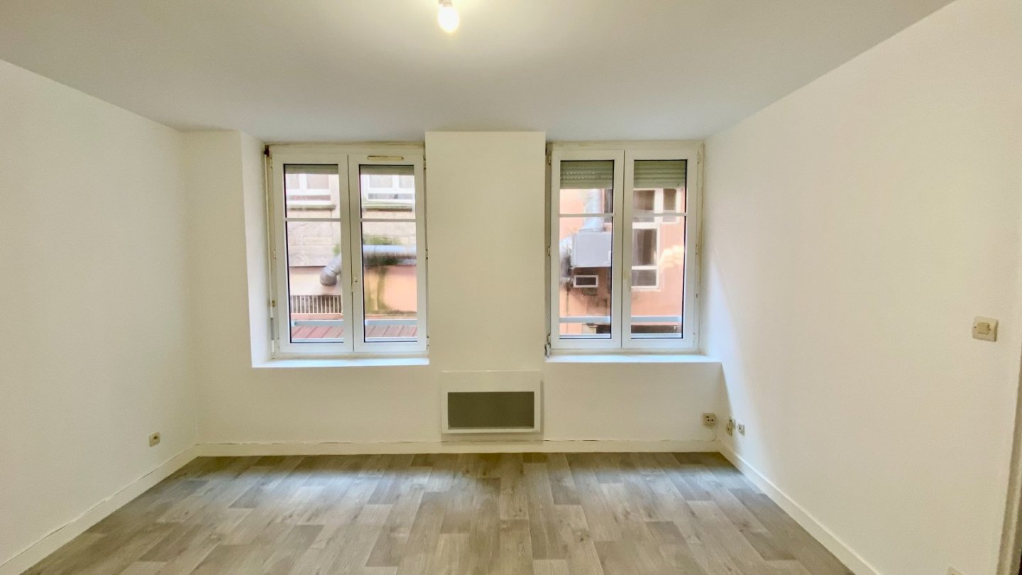 APPARTEMENT T2 - ST ETIENNE JEAN-JAURES - 32.42 m2 - LOU&Eacute;