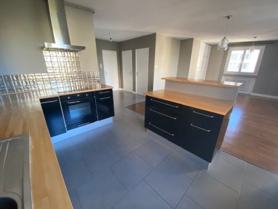 2 Pièces avec balcon - ST ETIENNE LA TERRASSE - 57.1 m2 - LOUÉ