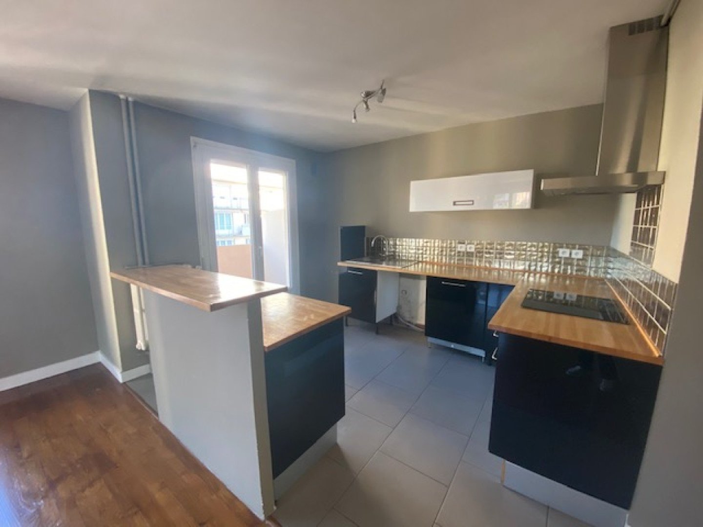 2 Pièces avec balcon - ST ETIENNE LA TERRASSE - 57.1 m2 - LOU&Eacute;