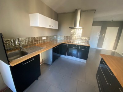 2 Pièces avec balcon - ST ETIENNE LA TERRASSE - 57.1 m2 - LOUÉ