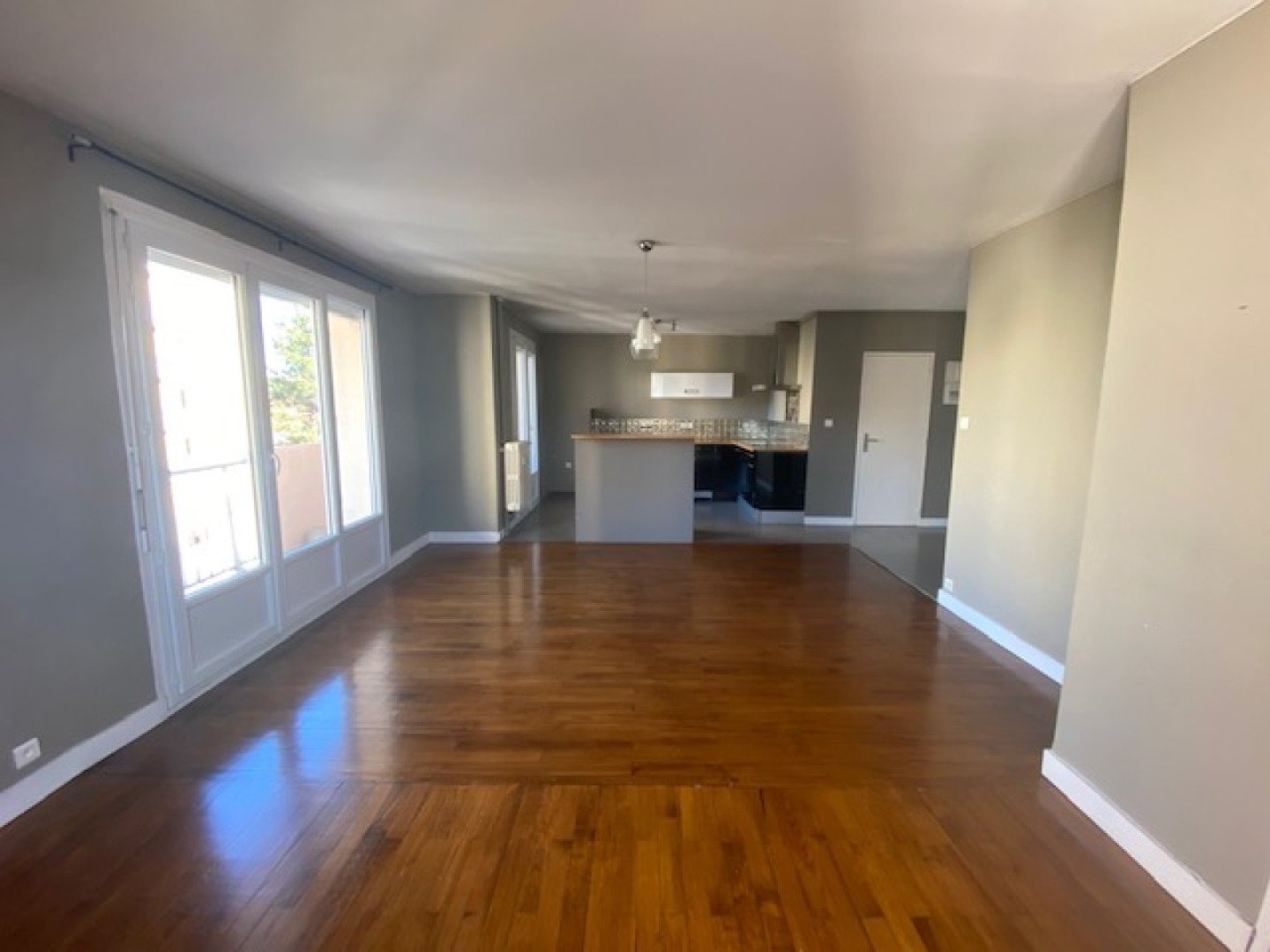 2 Pièces avec balcon - ST ETIENNE LA TERRASSE - 57.1 m2 - LOU&Eacute;