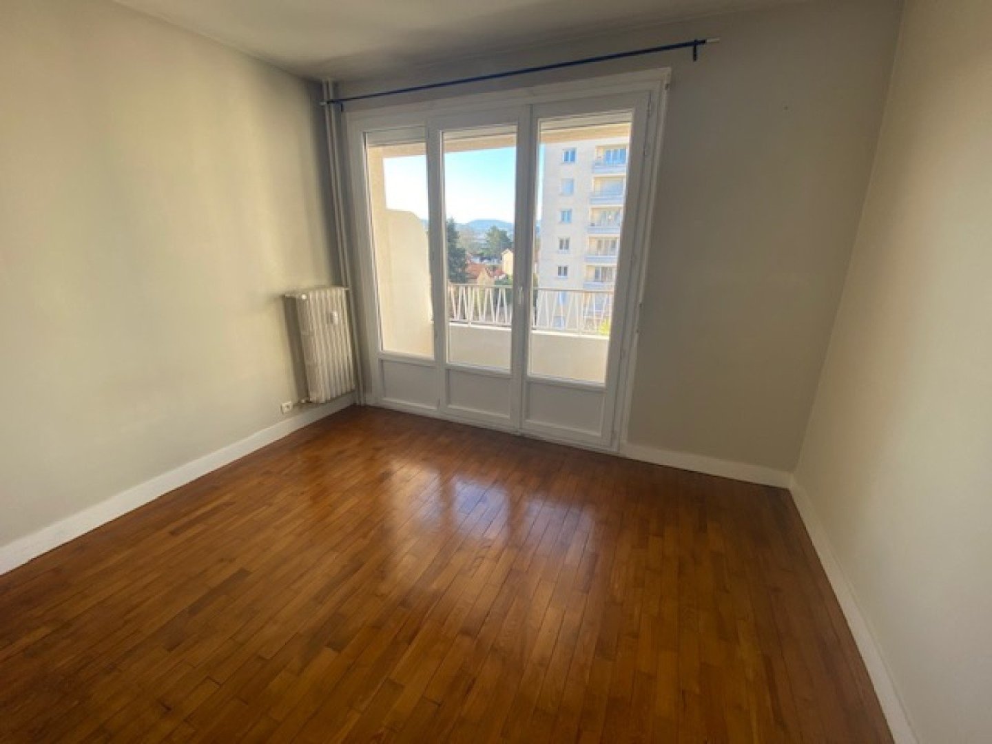 2 Pièces avec balcon - ST ETIENNE LA TERRASSE - 57.1 m2 - LOU&Eacute;
