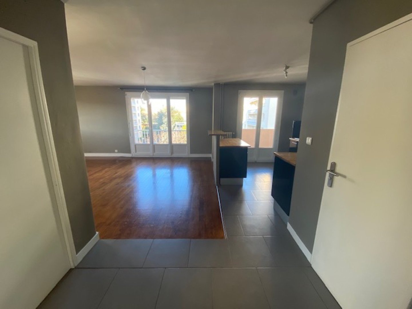 2 Pièces avec balcon - ST ETIENNE LA TERRASSE - 57.1 m2 - LOU&Eacute;