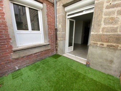 APPARTEMENT T2 A LOUER - ST ETIENNE Place Anatole France - 41.45 m2 - 428 € charges comprises par mois