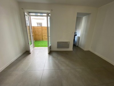 APPARTEMENT T2 A LOUER - ST ETIENNE Place Anatole France - 41.45 m2 - 428 € charges comprises par mois
