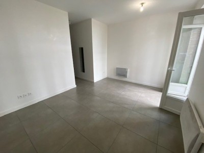 APPARTEMENT T2 A LOUER - ST ETIENNE Place Anatole France - 41.45 m2 - 428 € charges comprises par mois