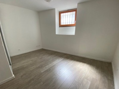 APPARTEMENT T2 A LOUER - ST ETIENNE Place Anatole France - 41.45 m2 - 428 € charges comprises par mois