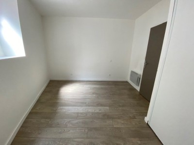APPARTEMENT T2 A LOUER - ST ETIENNE Place Anatole France - 41.45 m2 - 428 € charges comprises par mois