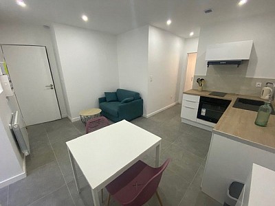 T2 Meublé A LOUER - ST ETIENNE PLACE DU PEUPLE/GRENETTE - 36.23 m2 - 556 &euro; charges comprises par mois