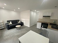 Hyper Centre T2 Meublé avec Terrasse A LOUER - ST ETIENNE PLACE DU PEUPLE/PLACE GRENETTE - 31.05 m2 - 551 &euro; charges comprises par mois