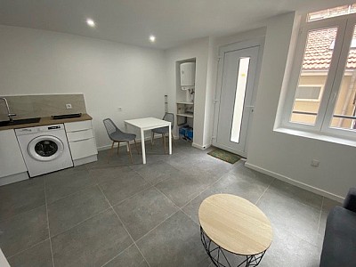 Hyper Centre T2 Meublé avec Terrasse A LOUER - ST ETIENNE PLACE DU PEUPLE/PLACE GRENETTE - 31.05 m2 - 551 € charges comprises par mois