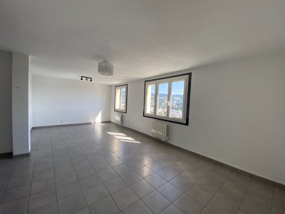 APPARTEMENT T2 A LOUER - ST ETIENNE QUARTIER FAURIEL/VIVARAIZE - 55.76 m2 - 490 &euro; charges comprises par mois