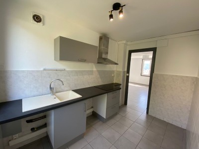 APPARTEMENT T2 A LOUER - ST ETIENNE QUARTIER FAURIEL/VIVARAIZE - 55.76 m2 - 490 &euro; charges comprises par mois