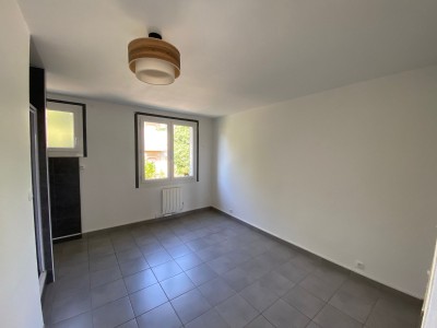 APPARTEMENT T2 A LOUER - ST ETIENNE QUARTIER FAURIEL/VIVARAIZE - 55.76 m2 - 490 &euro; charges comprises par mois