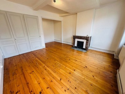 APPARTEMENT T2 A LOUER - ST ETIENNE QUARTIER PALAIS DE JUSTICE - 55.33 m2 - 381,57 € charges comprises par mois