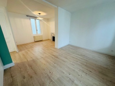 APPARTEMENT T2 A LOUER - ST ETIENNE RICHELANDIERE/CHATEAUCREUX - 47.44 m2 - 525€ charges comprises par mois