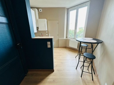 T2 Meublé A LOUER - ST ETIENNE TREFILERIE/CENTRE II - 27.95 m2 - 400 € charges comprises par mois