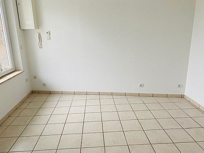 APPARTEMENT T2 A LOUER - ST PRIEST EN JAREZ - 30.31 m2 - 390 &euro; charges comprises par mois