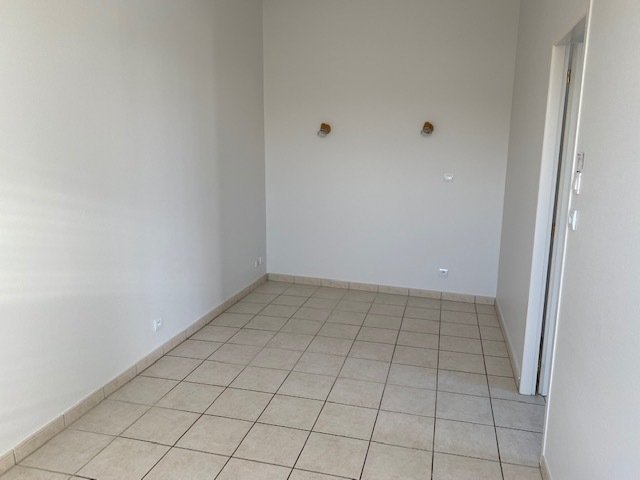 APPARTEMENT T2 A LOUER - ST PRIEST EN JAREZ - 30.31 m2 - 390 &euro; charges comprises par mois