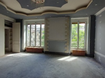 PLATEAU A AMENAGER A VENDRE - RIVE DE GIER - 44 m2 - 49900€