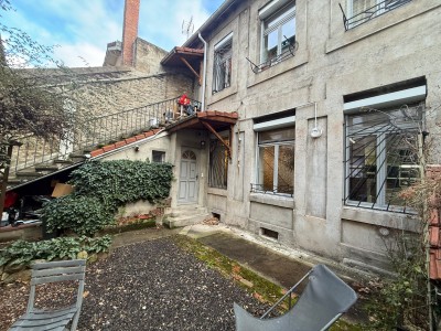 Appartement Type 2 avec dépendances A VENDRE - ST ETIENNE CENTRE VILLE - 82.43 m2 - 72 000 €