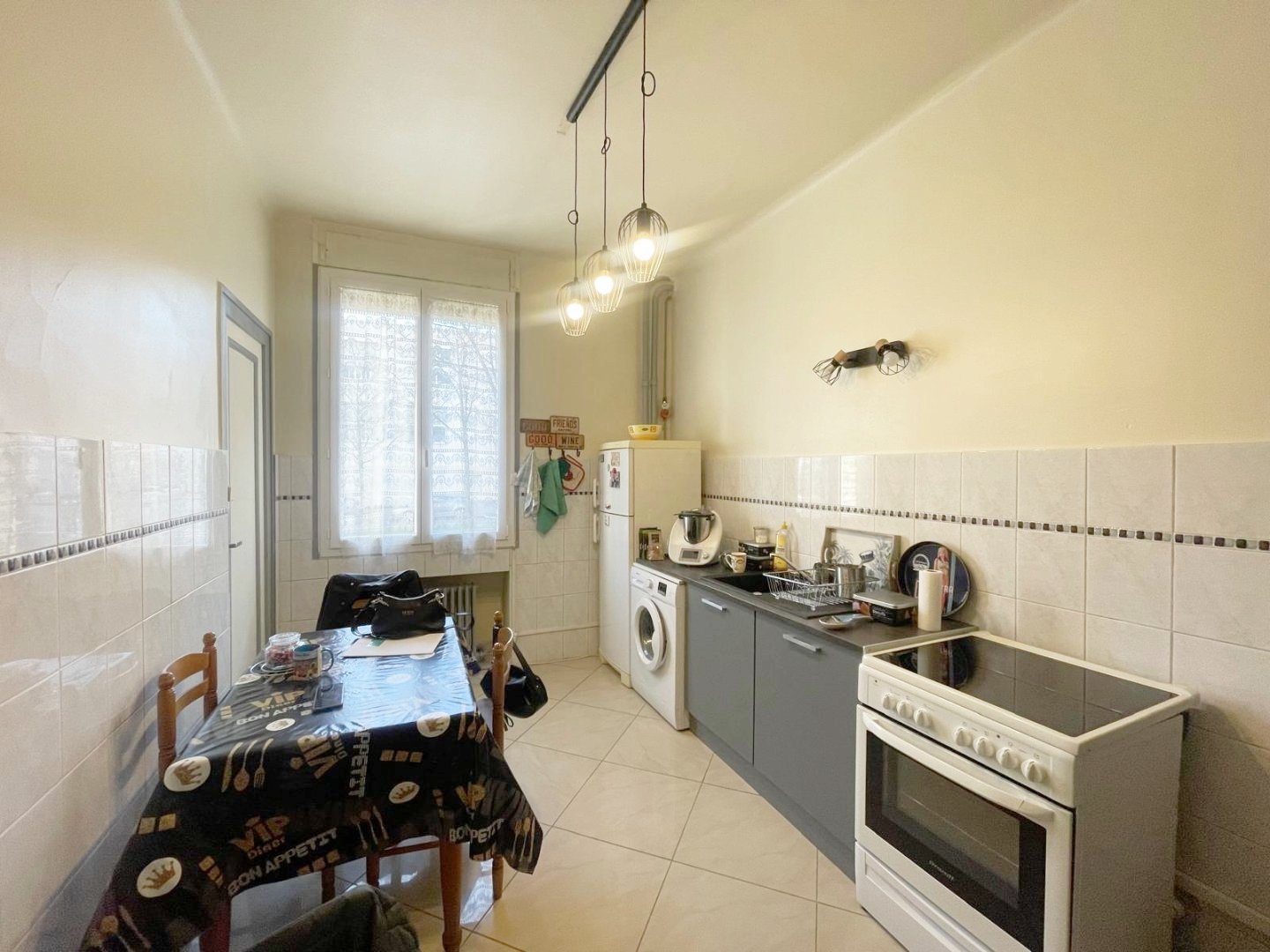 APPARTEMENT T2 - ST ETIENNE FACULTE   CENTRE DEUX - 78.19 m2 - 85�000�&euro;