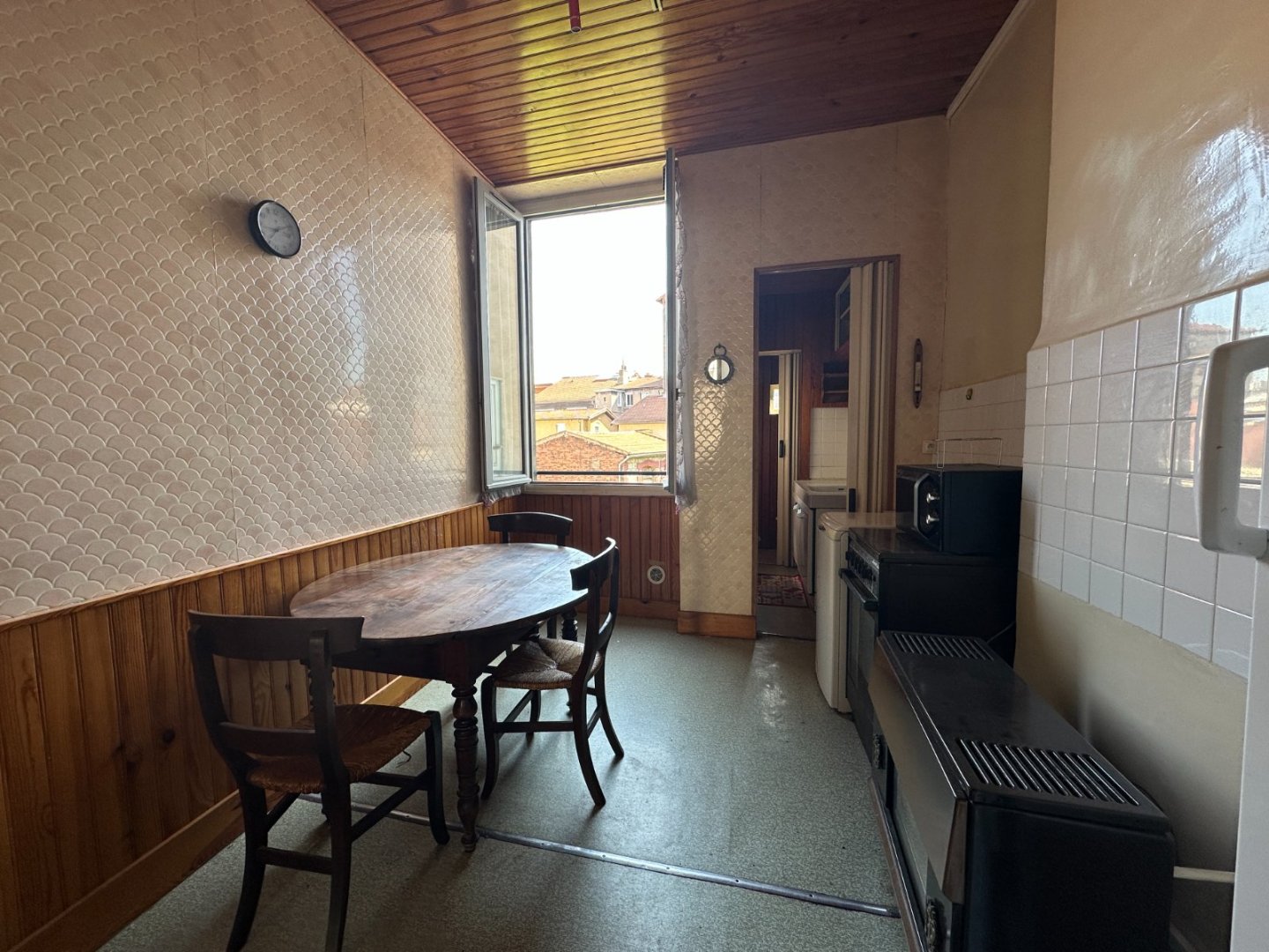 F2 de 67 m2 + atelier 35 m2 dans la cour - ST ETIENNE JACQUARD - 67 m2 - VENDU