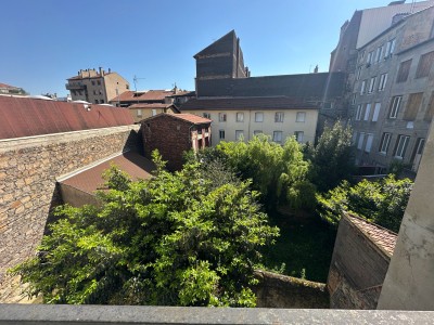 F2 de 67 m2 + atelier 35 m2 dans la cour A VENDRE - ST ETIENNE JACQUARD - 67 m2 - 70000€
